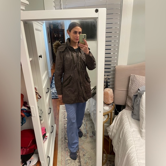 Adorable winter coat with detachable hood and fur - Picture 2 of 9